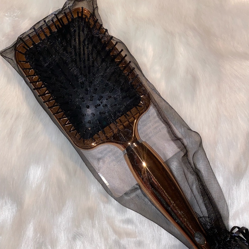 Aria Beauty Luxe Chrome Detangling Brush